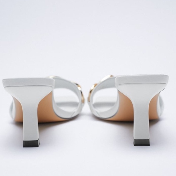 NWT. Zara Ecru Heeled Sandals with Chain. Size 9. - Picture 4 of 10